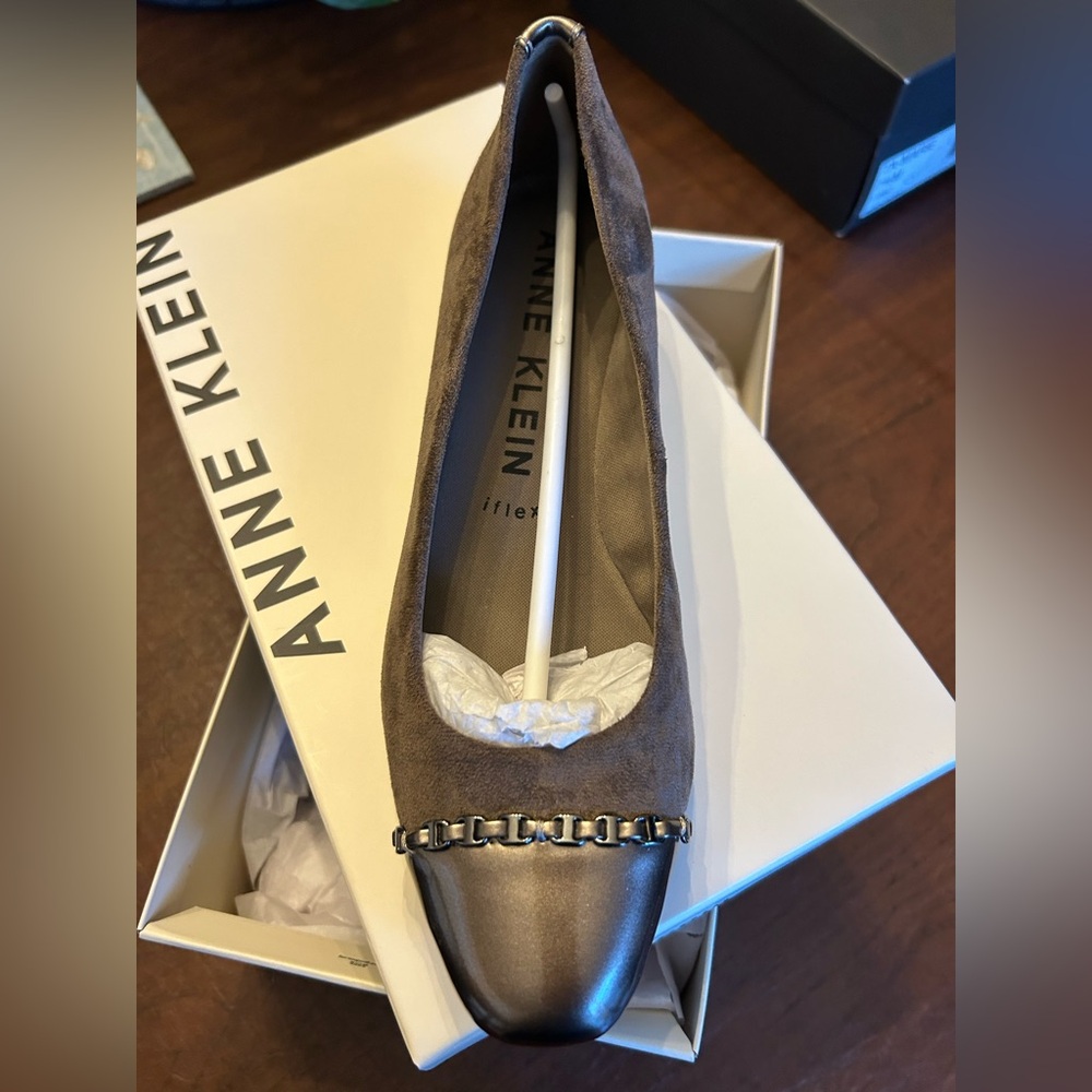 Anne Klein Women's Taupe and Bronze short wedge heel 7.5